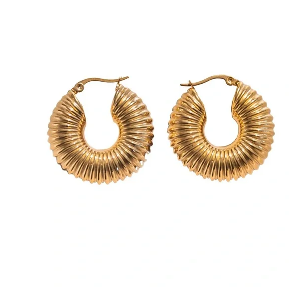 Waterproof gold plated hoop earrings - Picture 3 of 3
